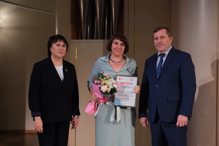 Три муниципальных служащих Еловского округа отличились в краевом конкурсе