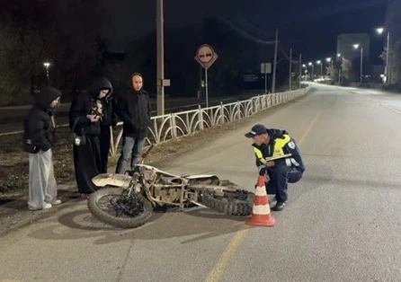 На питбайке въехал в автомобиль: в Арамили на 1 Мая произошло дорожно-транспортное прои...