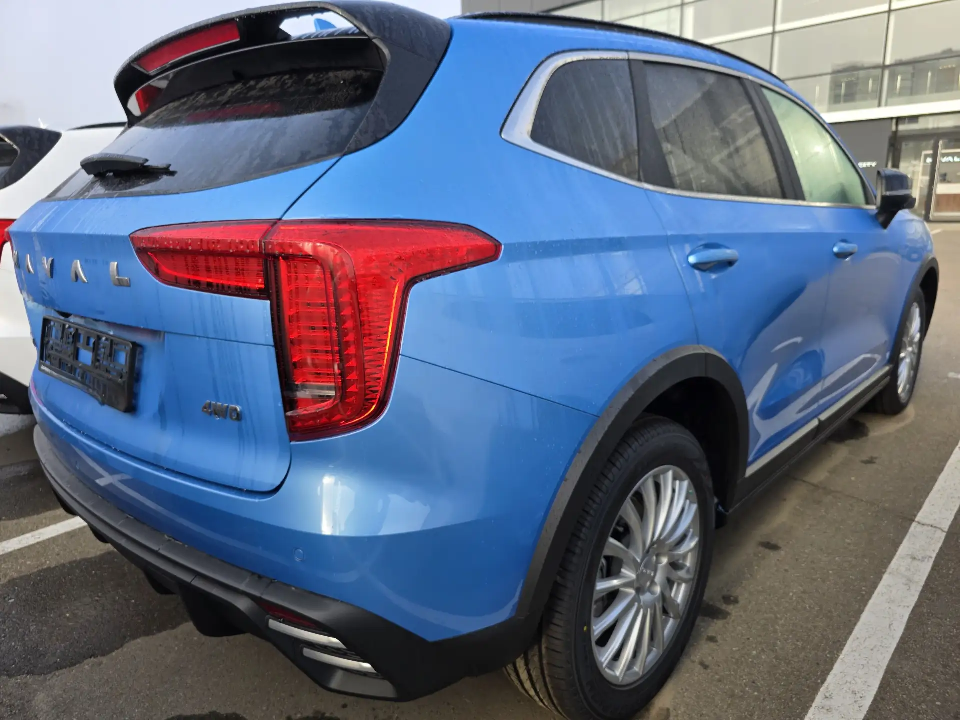 Haval Jolion в «Небесном топазе» на 4WD — редкий цвет для тех, кто не сворачивает с пути.