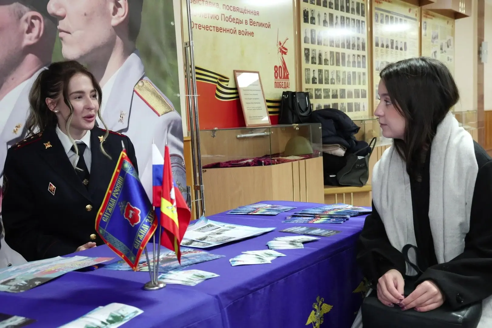 В Челябинском госуниверситете заработал рекрутинговый центр полиции. В нем студентам об...