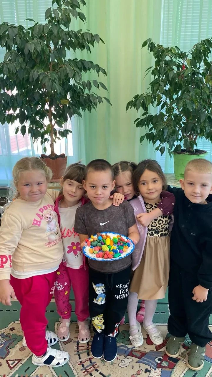 🍎🍐 Осенний урожай на наших ладошках: создаем натюрморты в детском саду «Дюймовочка»!