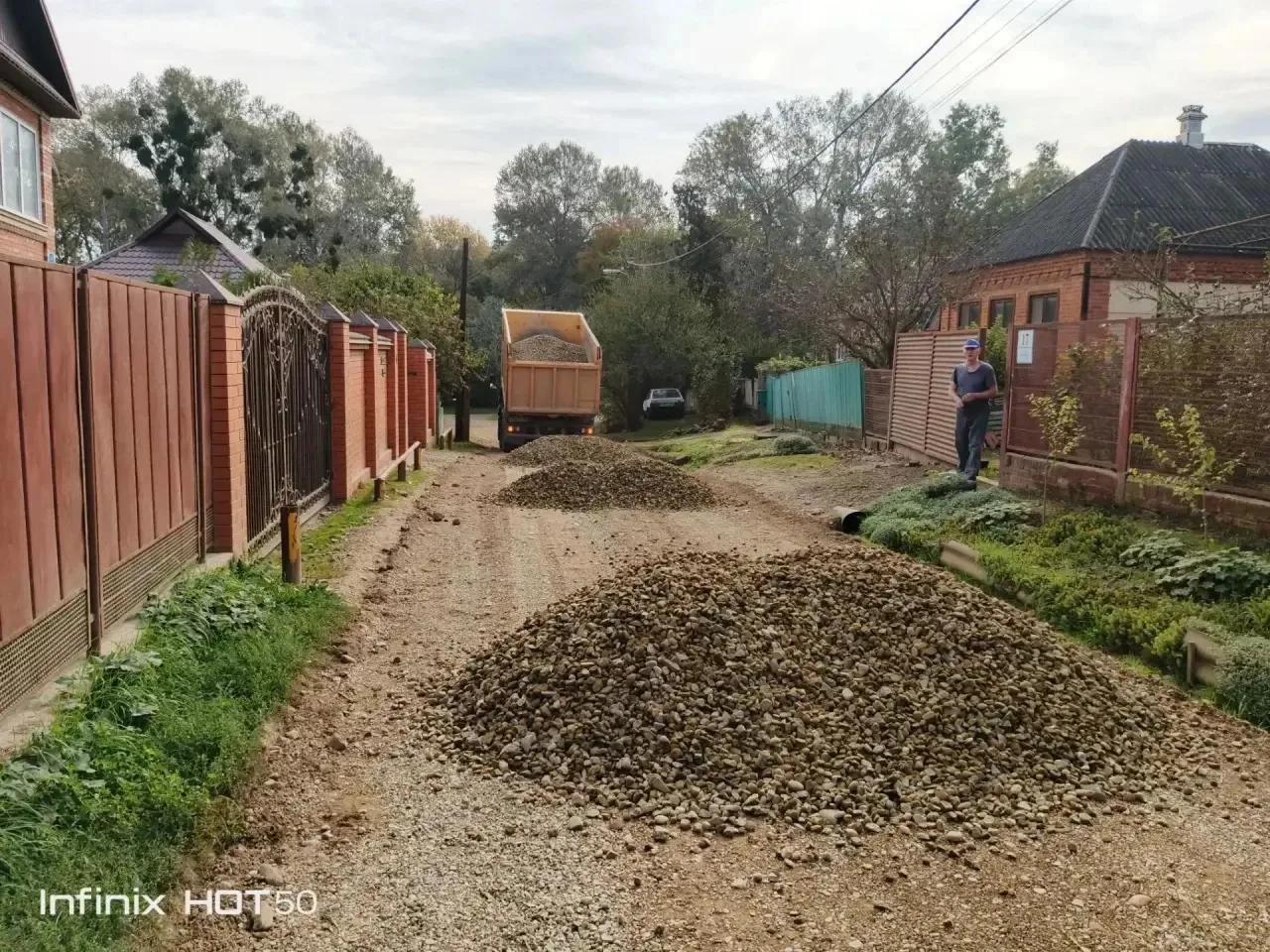 Хорошо, когда есть грейдер👍 В Ильском поселении продолжают грейдировать и отсыпать гру...