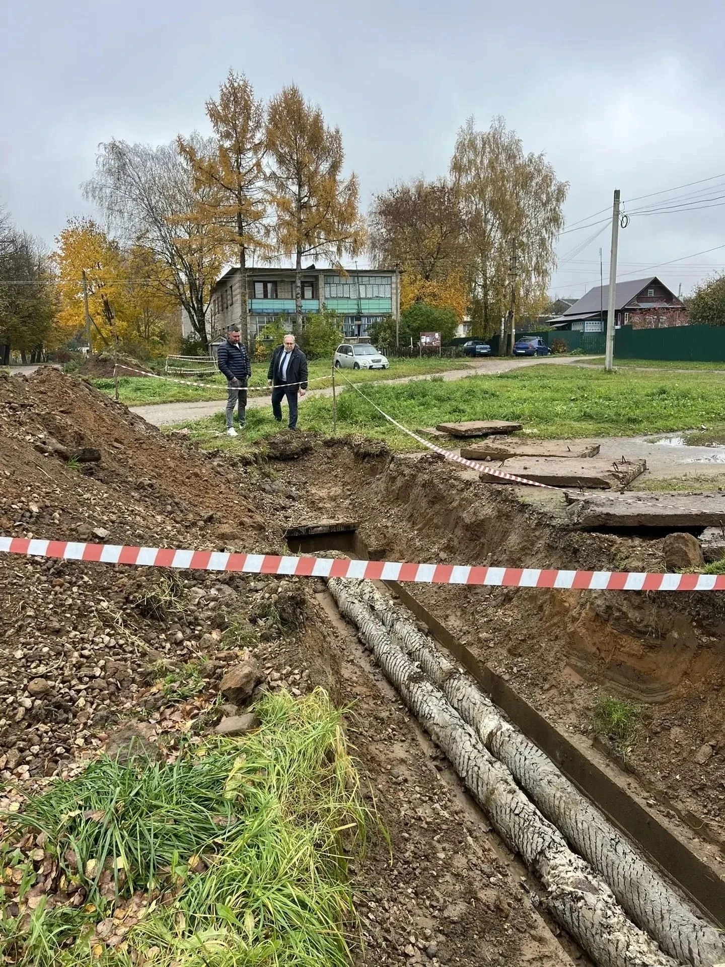 В ходе рабочей поездки в деревню Татарское глава Р.Б. Гусев и заместитель главы Волжско...