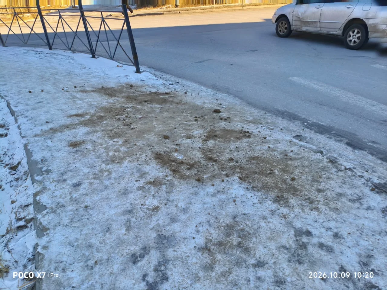 ❄️ В Сайсарском округе продолжается работа по борьбе с гололедом