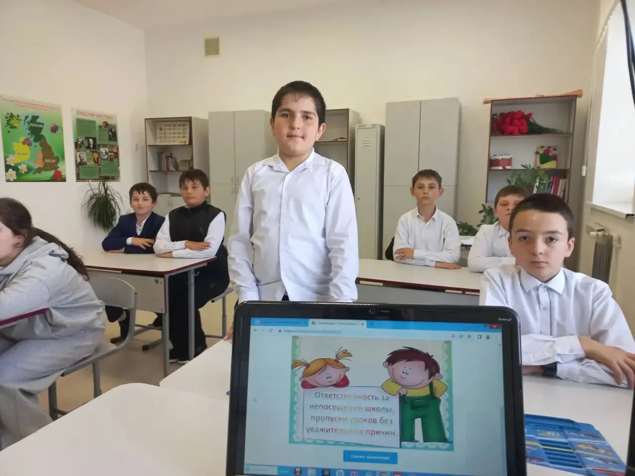В рамках акции "Каждого ребёнка за парту " в 5 классе проведен классный час "Скажи  про...