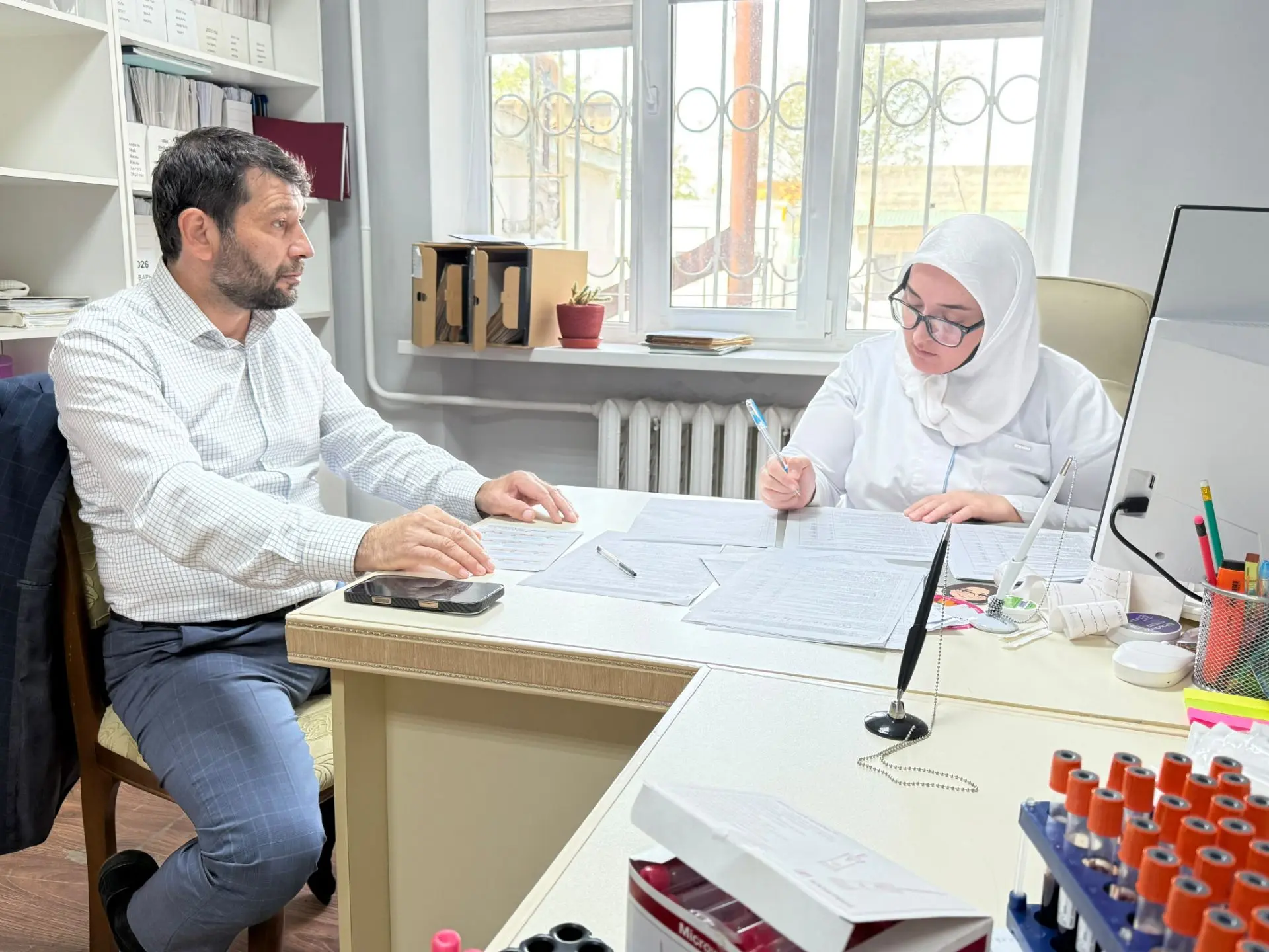 Забота о здоровье без отрыва от работы: в администрации Кизилюртовского района прошла д...