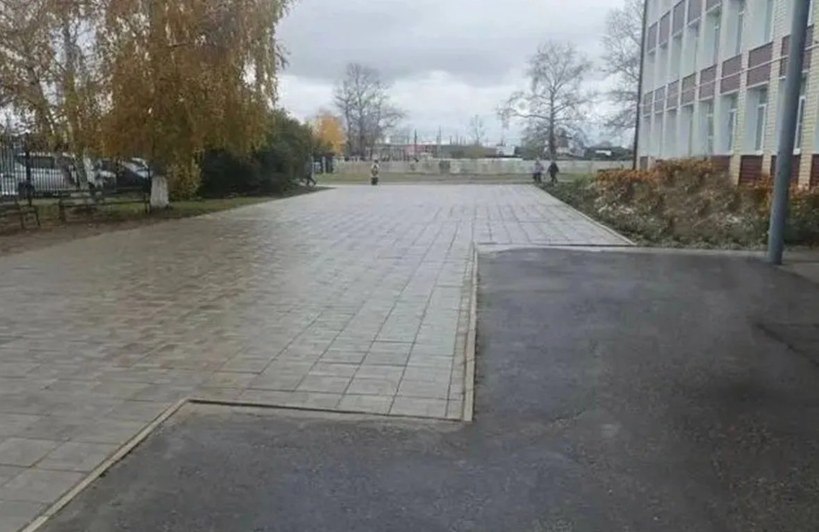 В Кимильтейской школе благоустроили двор за 2,2 млн рублей по проекту «Есть Решение»: о...