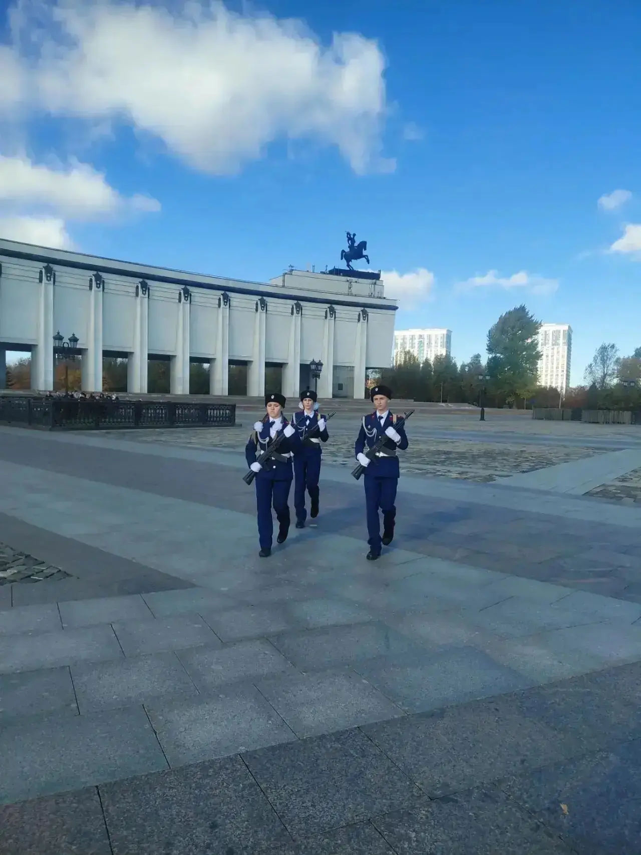НА ПОСТУ № 1: ПЕРВЫЙ РУБЕЖ ЧЕСТИ