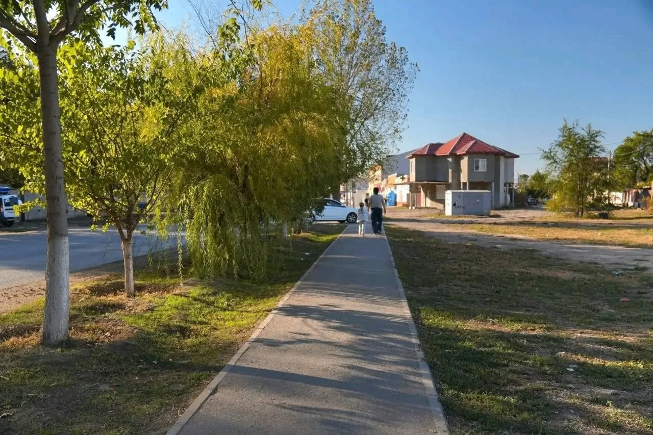 🚶 В Астрахани обновили более 6,5 км тротуаров