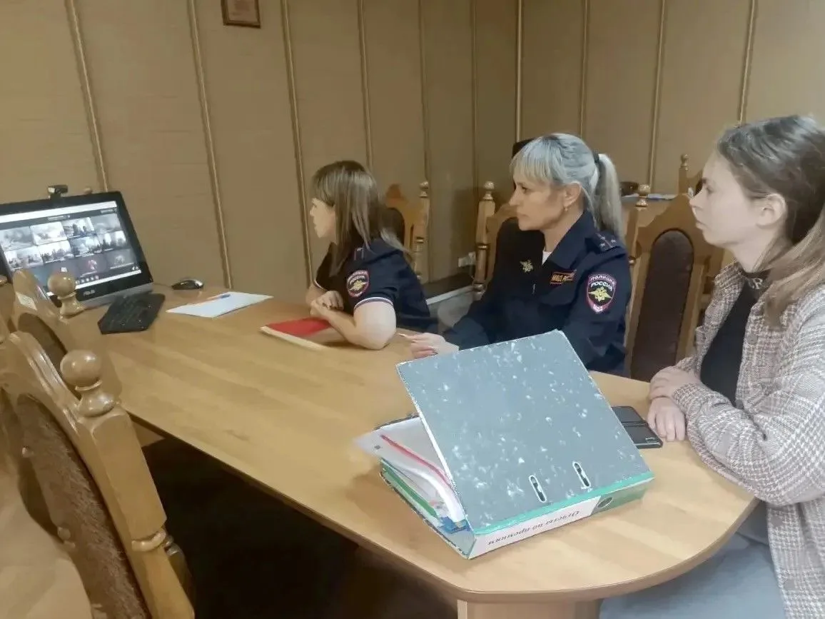 Онлайн-урок: полиция Морозовского района поговорила «о важном» со школьниками