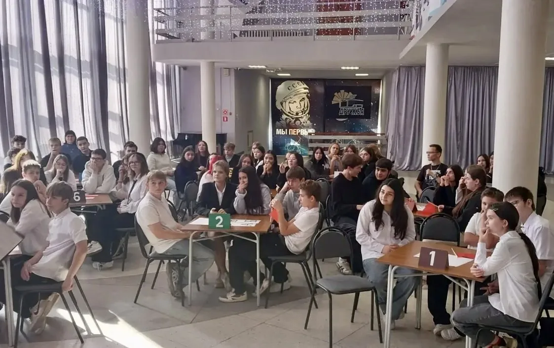 «Всё и обо всём»: интеллектуальный поединок в Центре «Дружба»!