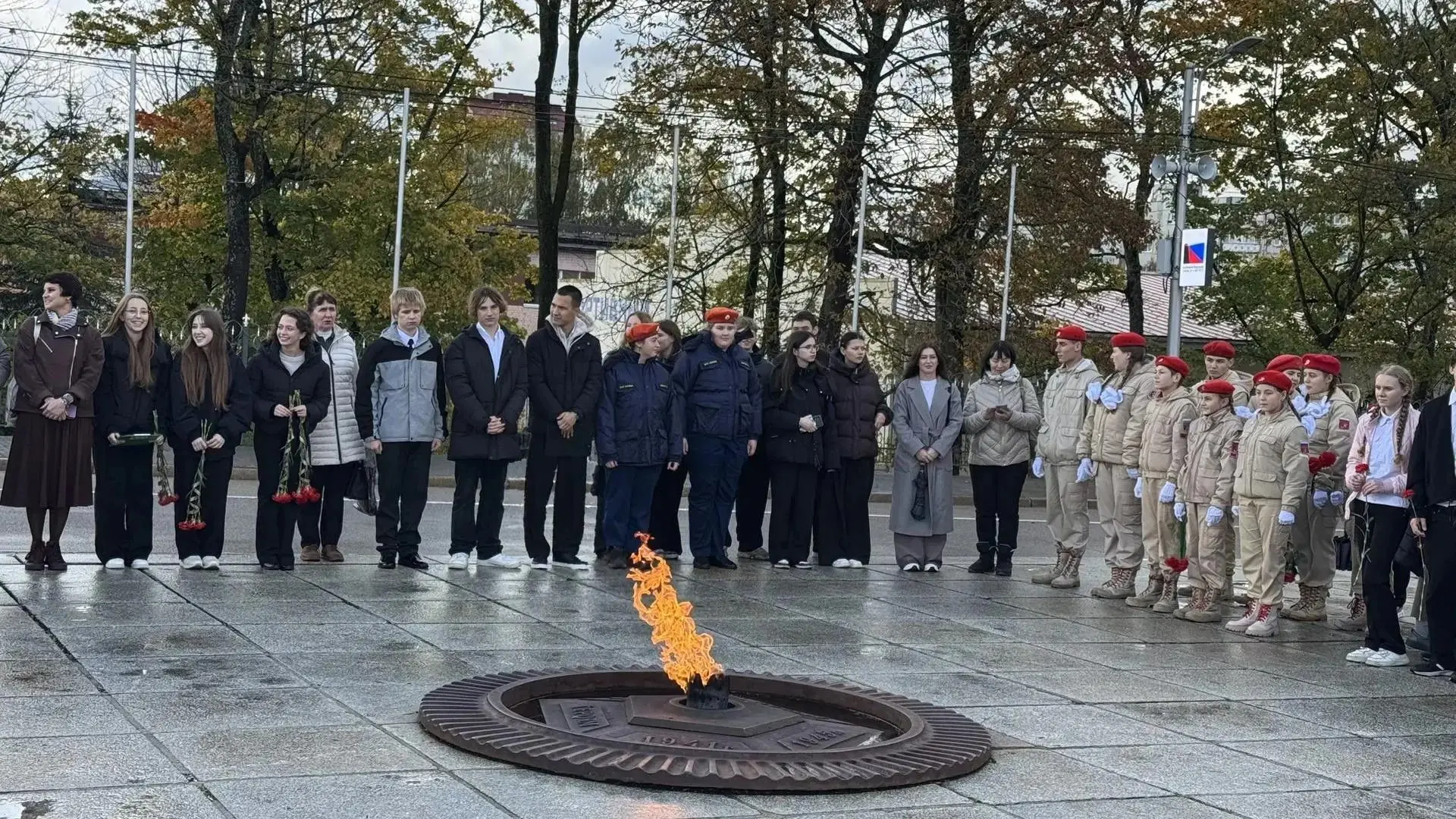 12 октября юнармейцы Полесской школы приняли участие в патриотической акции «Факел памя...