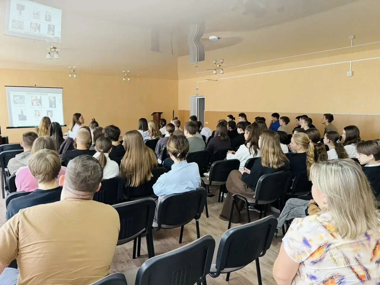 📚 В ГБОУ ЛНР «Подгоровская СШ» прошёл классный час о безопасности и профилактике насил...