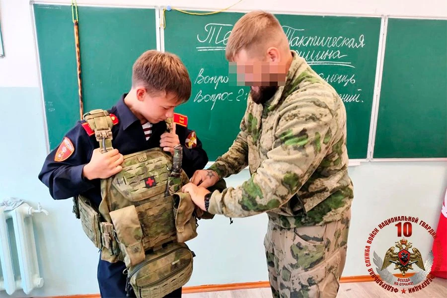 На Дальнем Востоке Росгвардия провела военно-патриотические мероприятия со школьниками