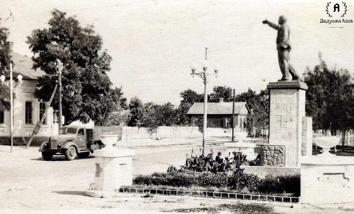 Памятник Ленину на ул. Мира