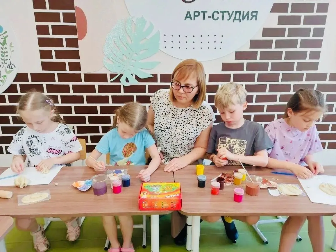 На занятиях по дополнительной платной образовательной программе «Волшебное тесто» нас в...