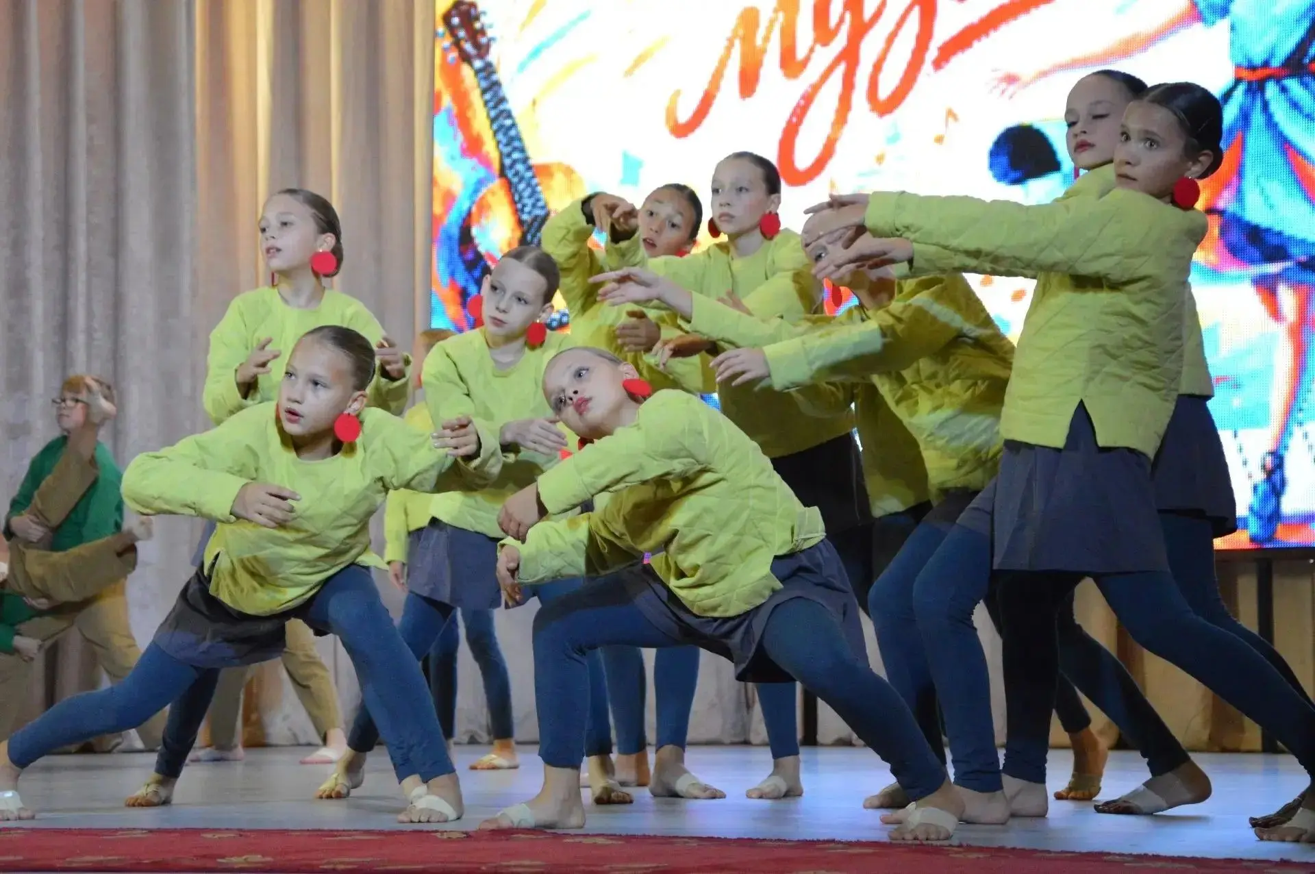 🎶 2 октября в ГДК «Химик» 🏛️ состоялся праздничный концерт 🎉, приуроченный к Междуна...