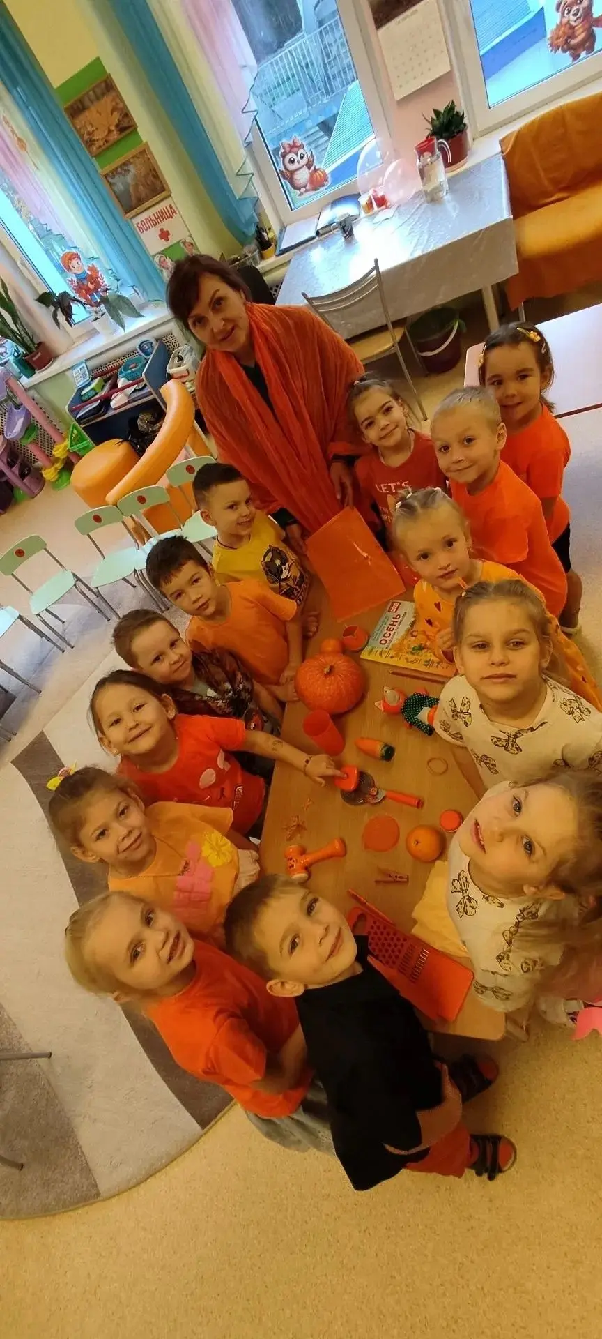 Сегодня в нашей группе "Божьи коровки" прошёл необычный и очень яркий день — День оранж...