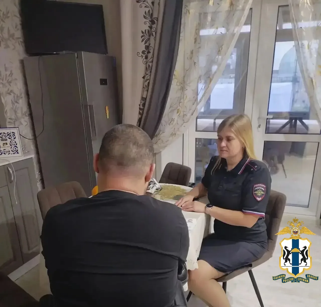 Сотрудники отделения по вопросам миграции Отдела МВД  России "Сузунский" вручили  паспо...