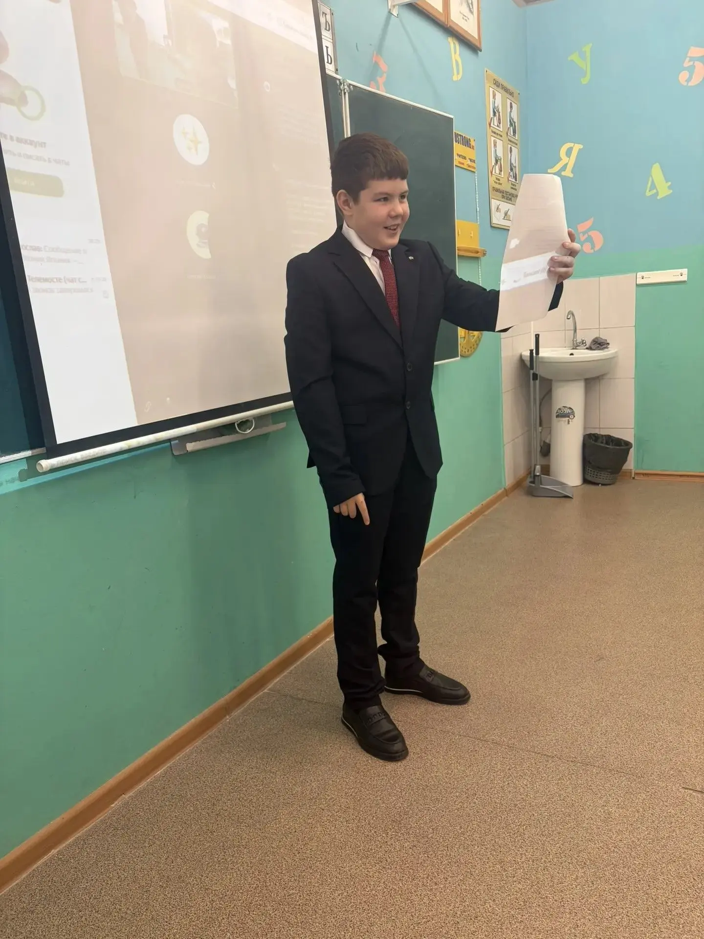 Сегодня, 14 октября, в нашей стране отмечается День флага Белгородской области. Это оче...
