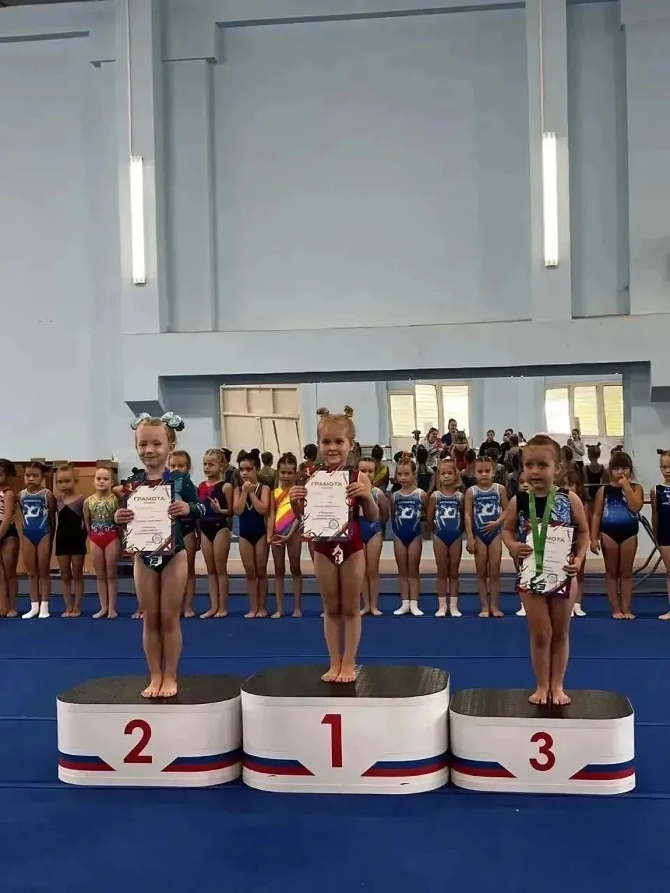 🏆 Первые шаги на пьедестал: успех юной гимнастки