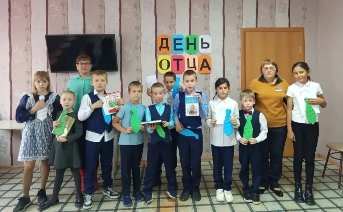 В семейном клубе «Очаг» ко Дню отца прошла игровая программа «Такие разные папы». Сотру...