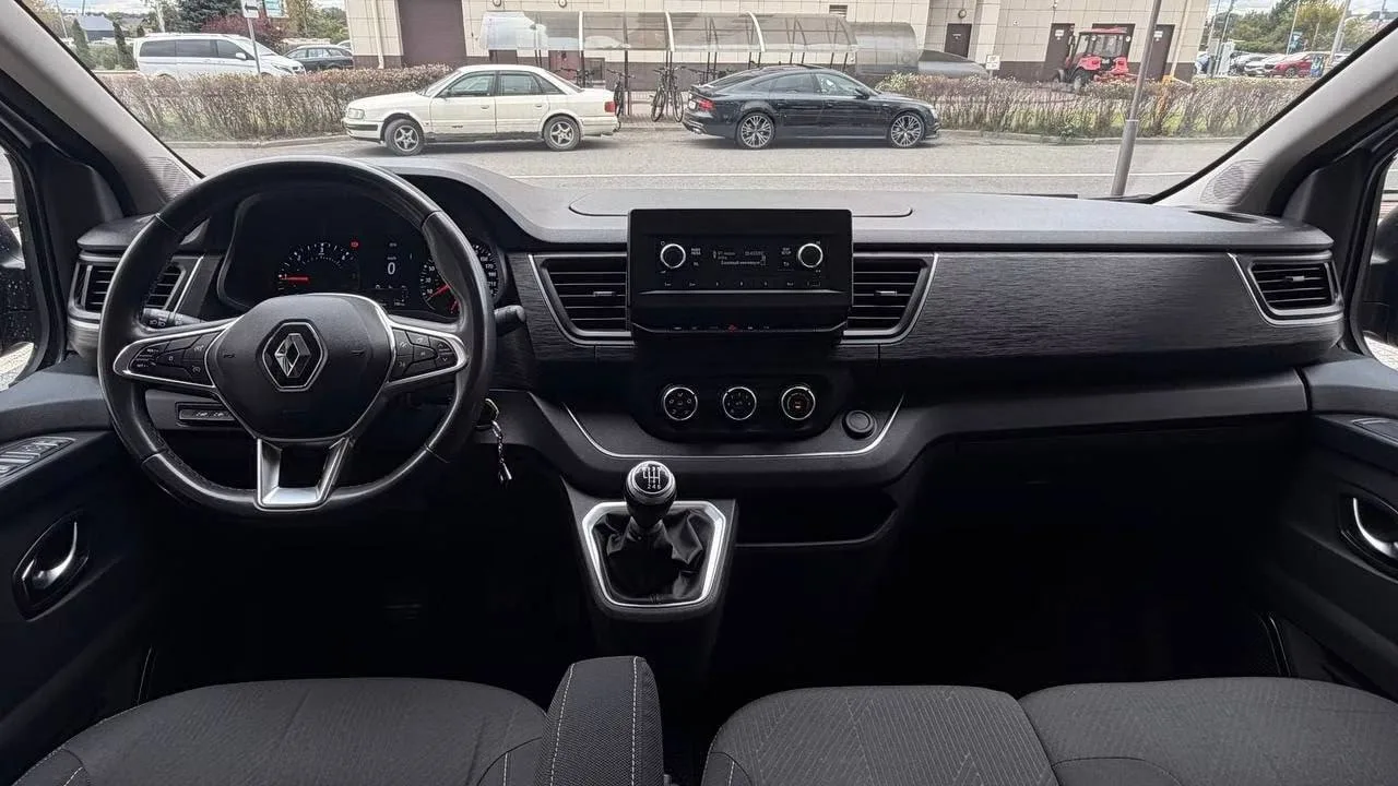 🚘 Renault Trafic III