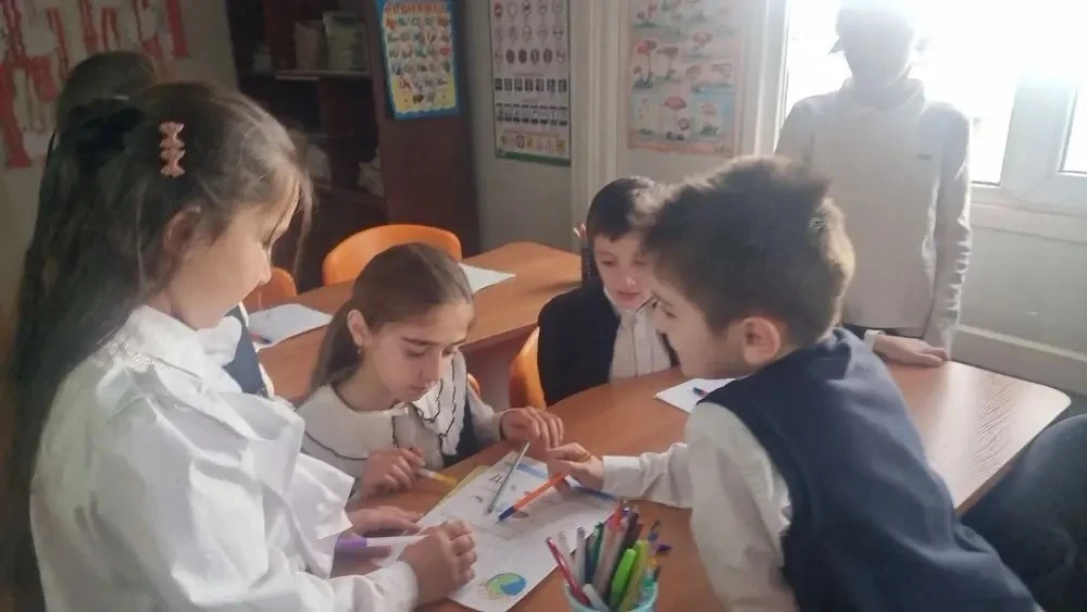 ☀️ Сегодня  школьное утро в МКОУ «Годоберинская СОШ»  началось со сложившейся традиции ...