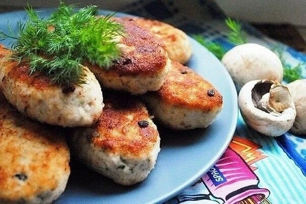 KУРИHЫЕ ЗРАЗЫ C ГРИБАМИ