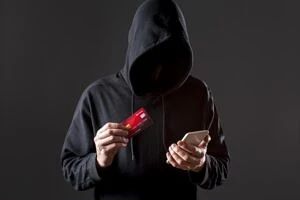 🚨 Житель Бугульмы перевел мошенникам 117 тыс. рублей за морской контейнер