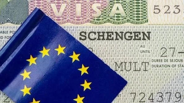 ЕС намерен ещё сильнее закрутить гайки с визами для россиян в 2027 году