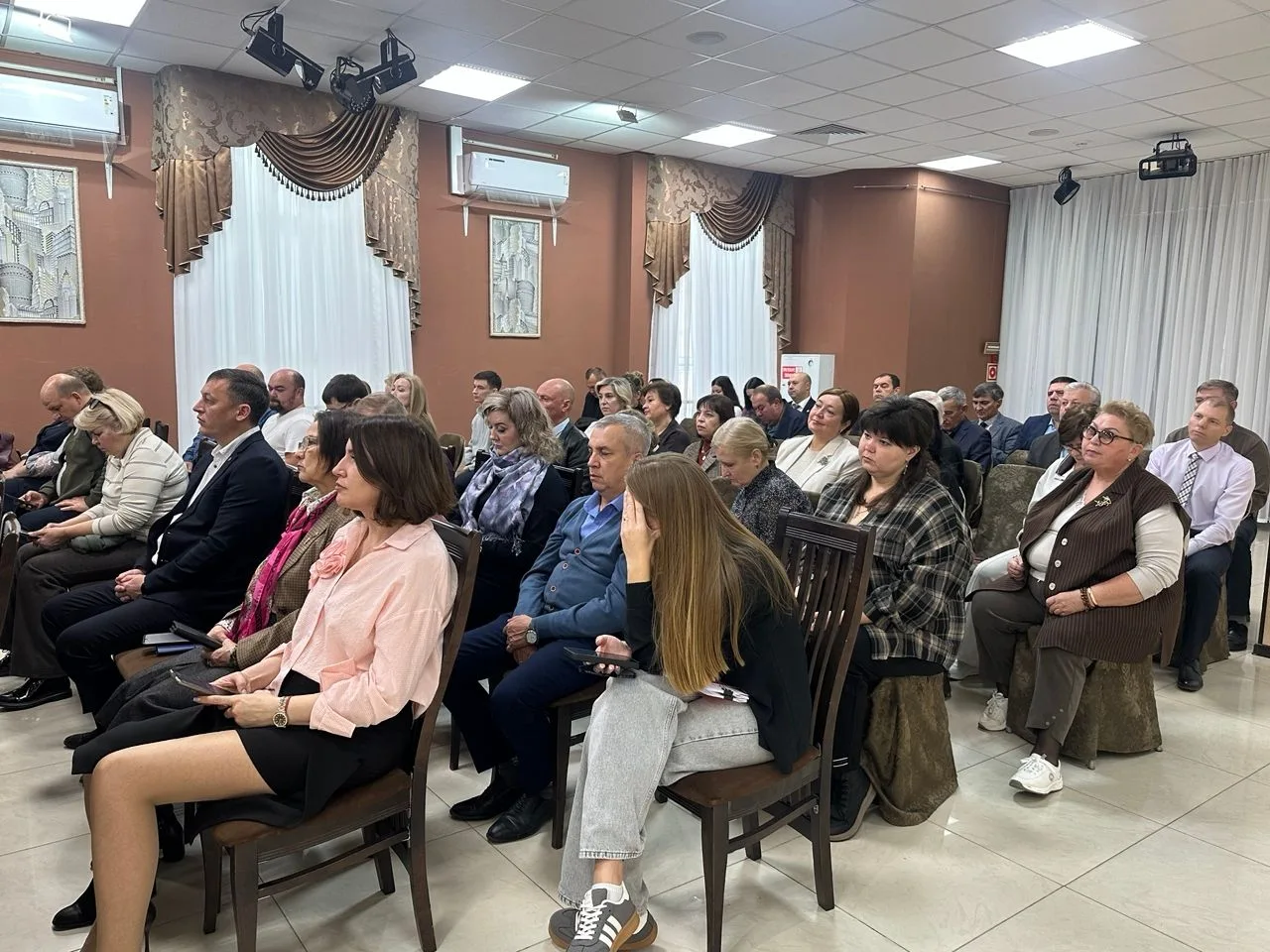 На аппаратном совещании в Чистополе обсудили дорожную безопасность, АПК и криминальную ...