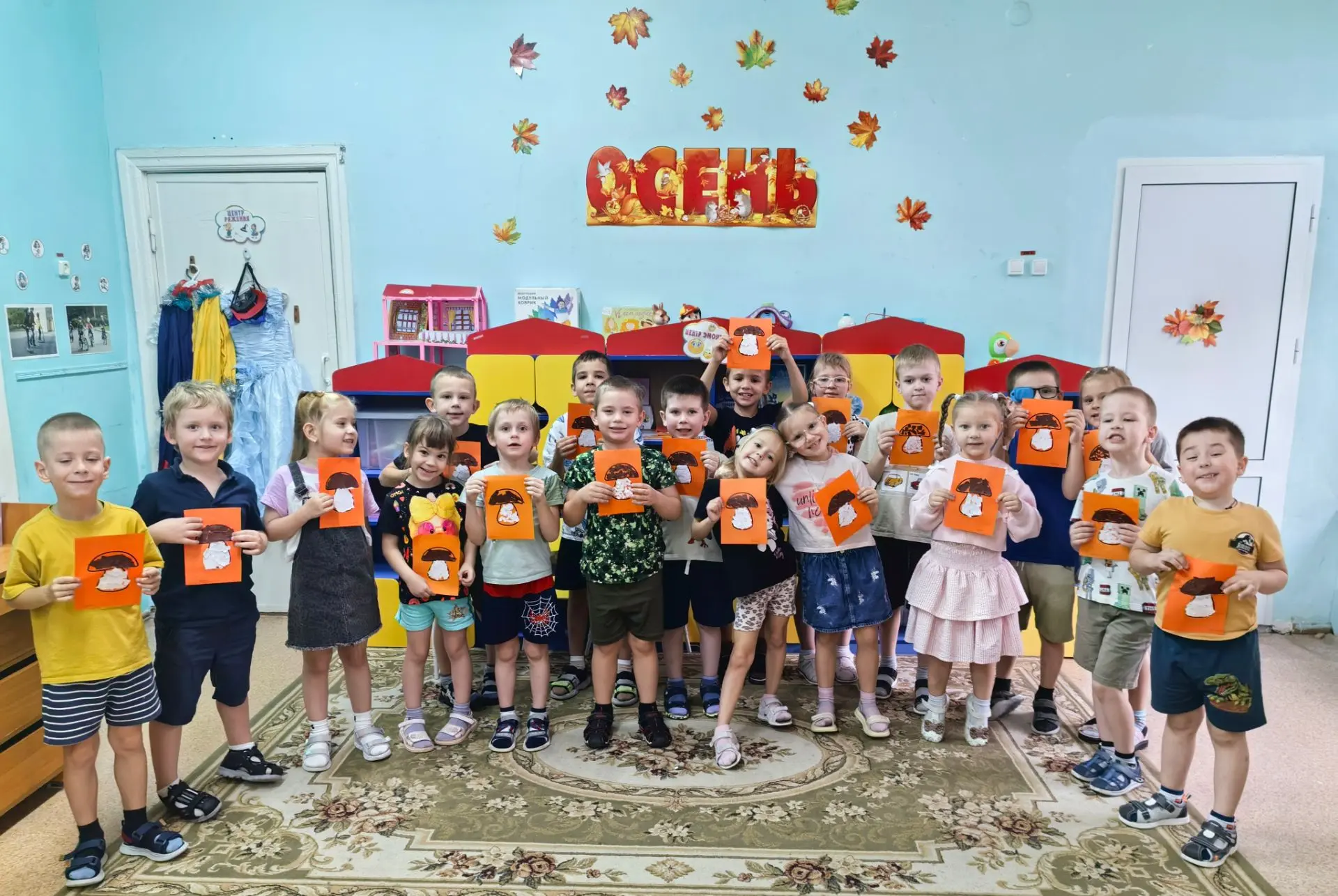 Сегодня  воспитанники👧👦 подготовительной группы выполнили обрывную аппликацию "Белый ...
