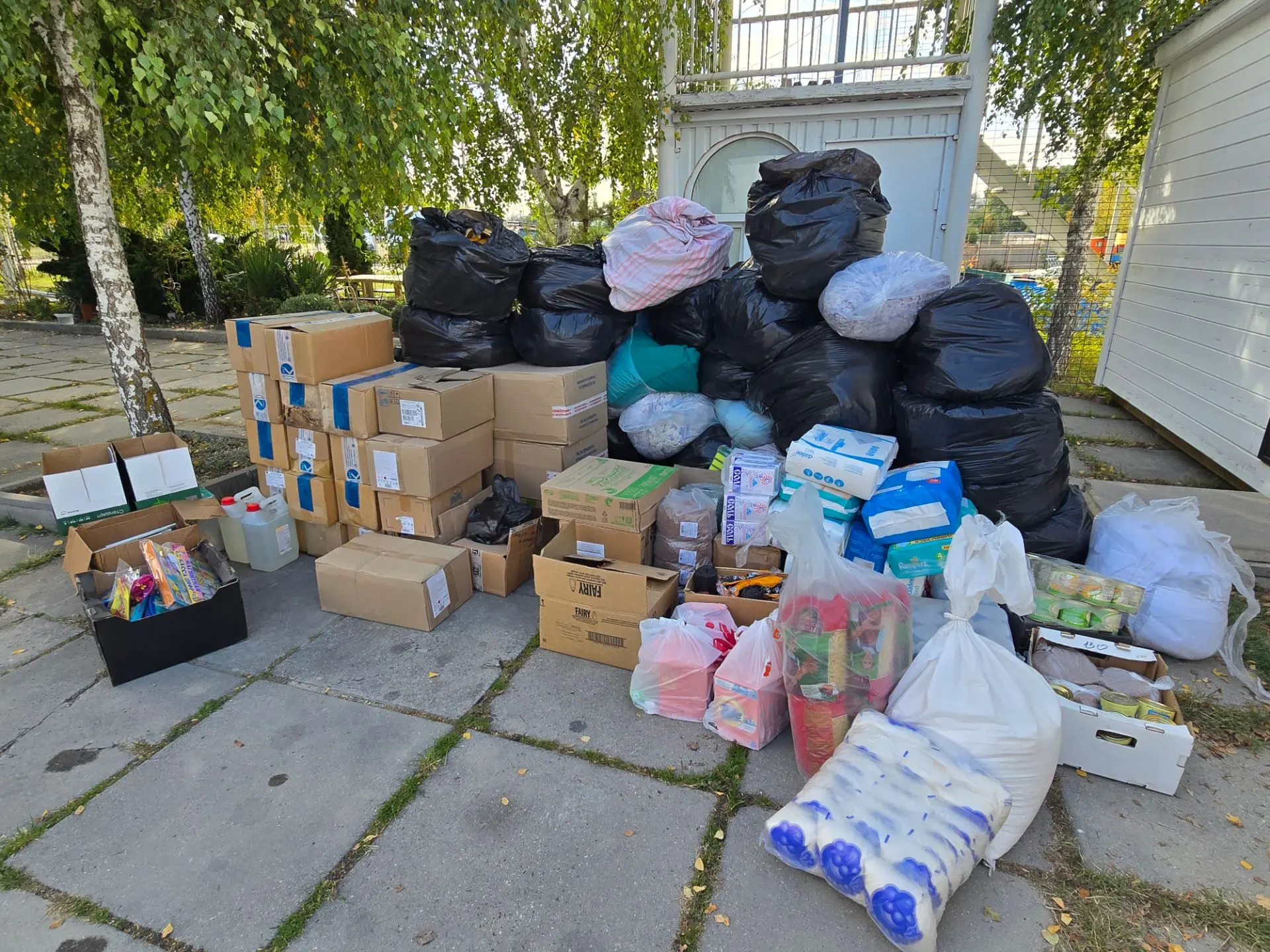 Благочиния помогают.