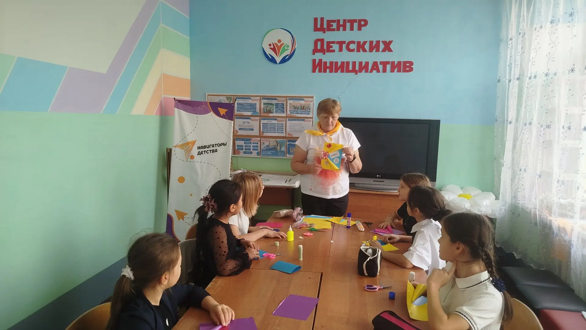 В преддверии Дня учителя в нашей школе советником директора по воспитанию Родиной Л. И....