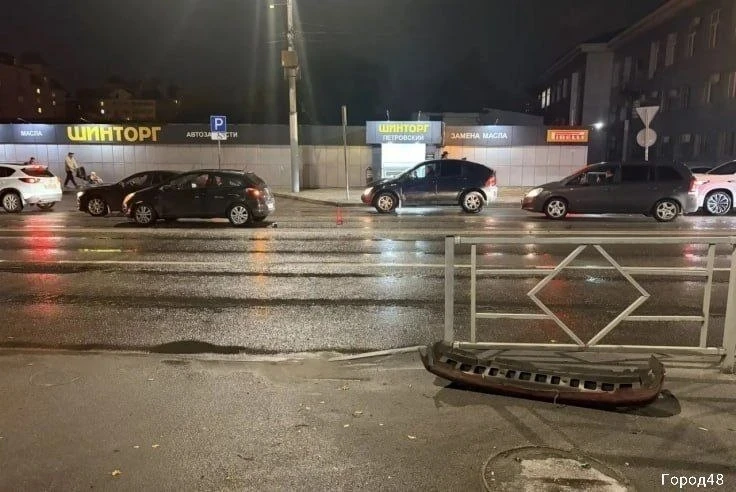 🚗 На Неделина водитель «десятки» устроил «паровозик» из шести машин