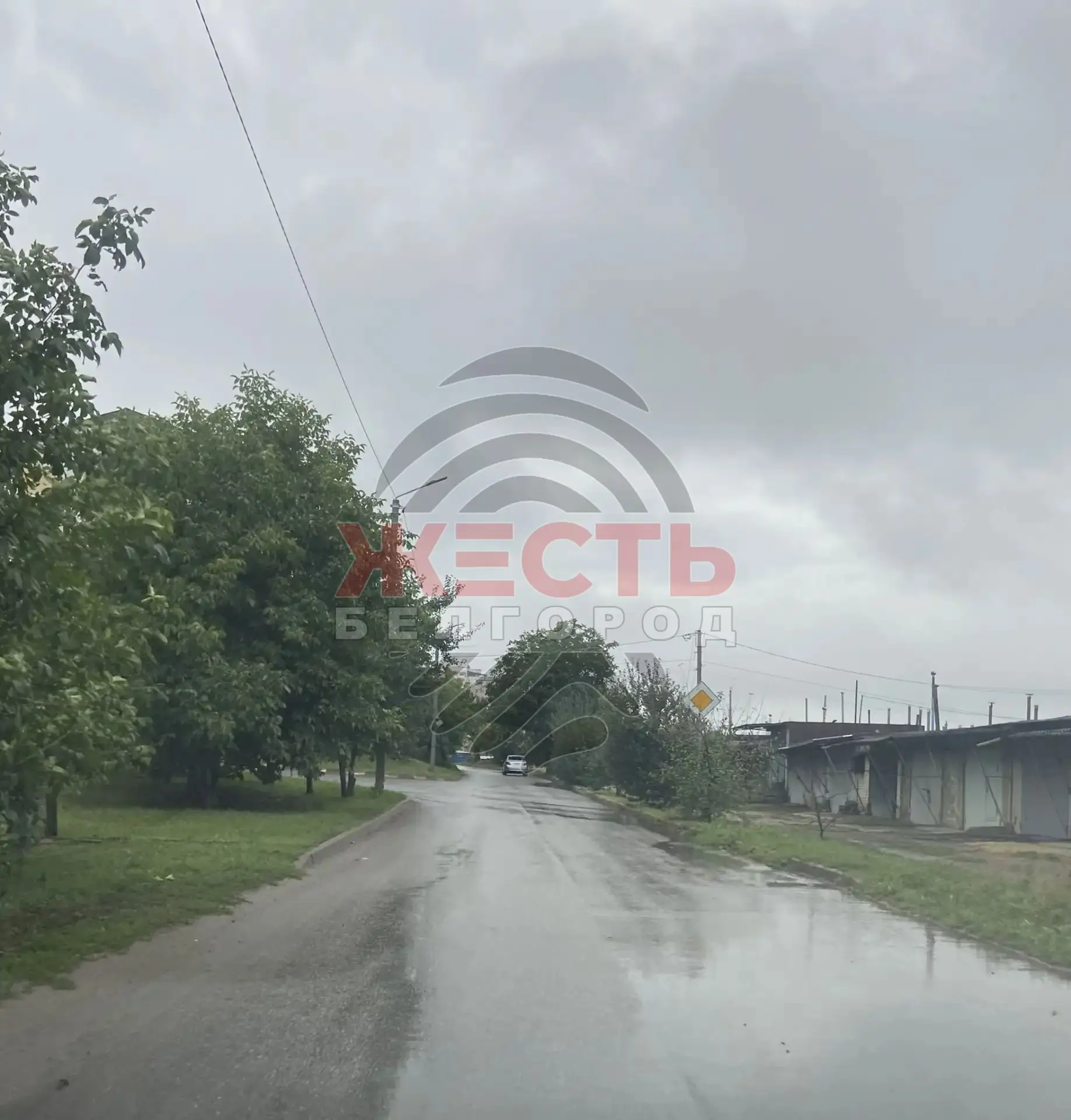 В посёлке Северный дорогу к новой школе сделали, а тротуар закончился посреди пути