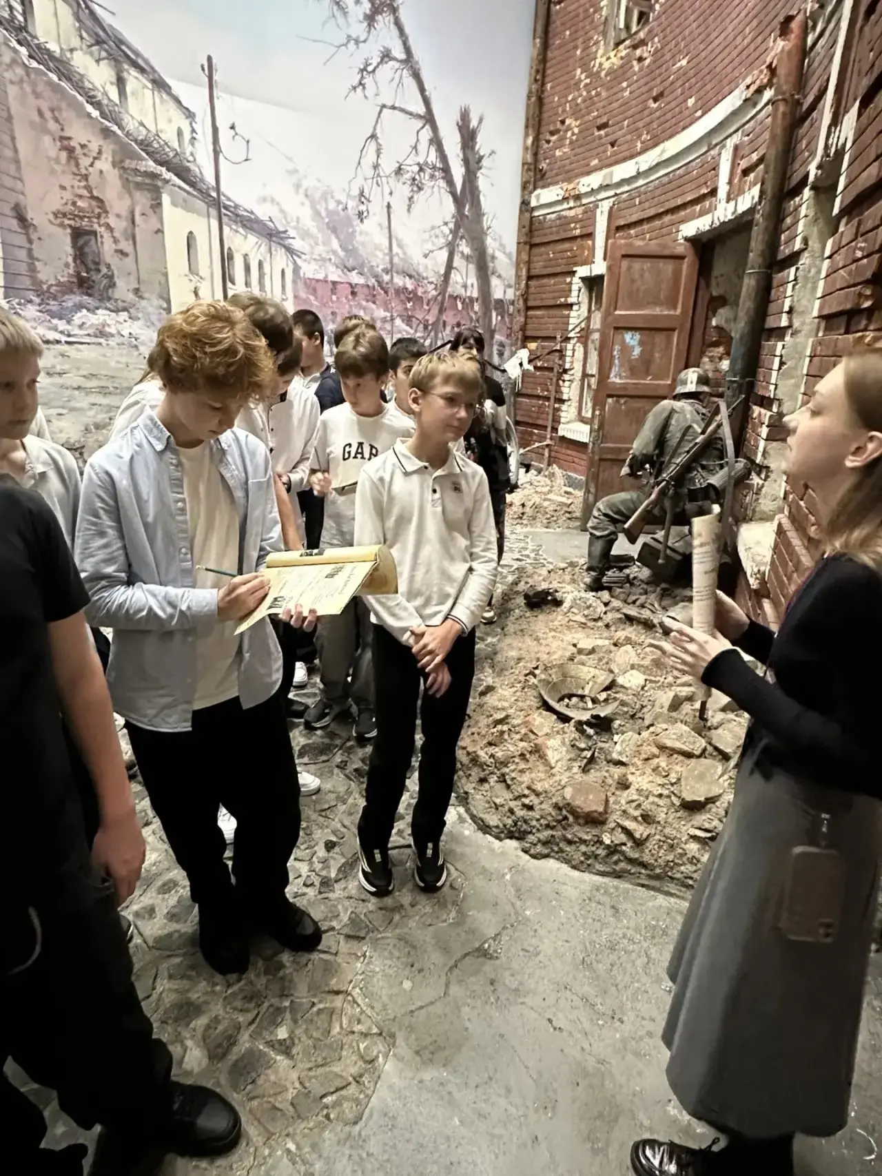 🏛️Ученики 7 «А» и 7 «Б» классов стали участниками образовательно-патриотического проек...