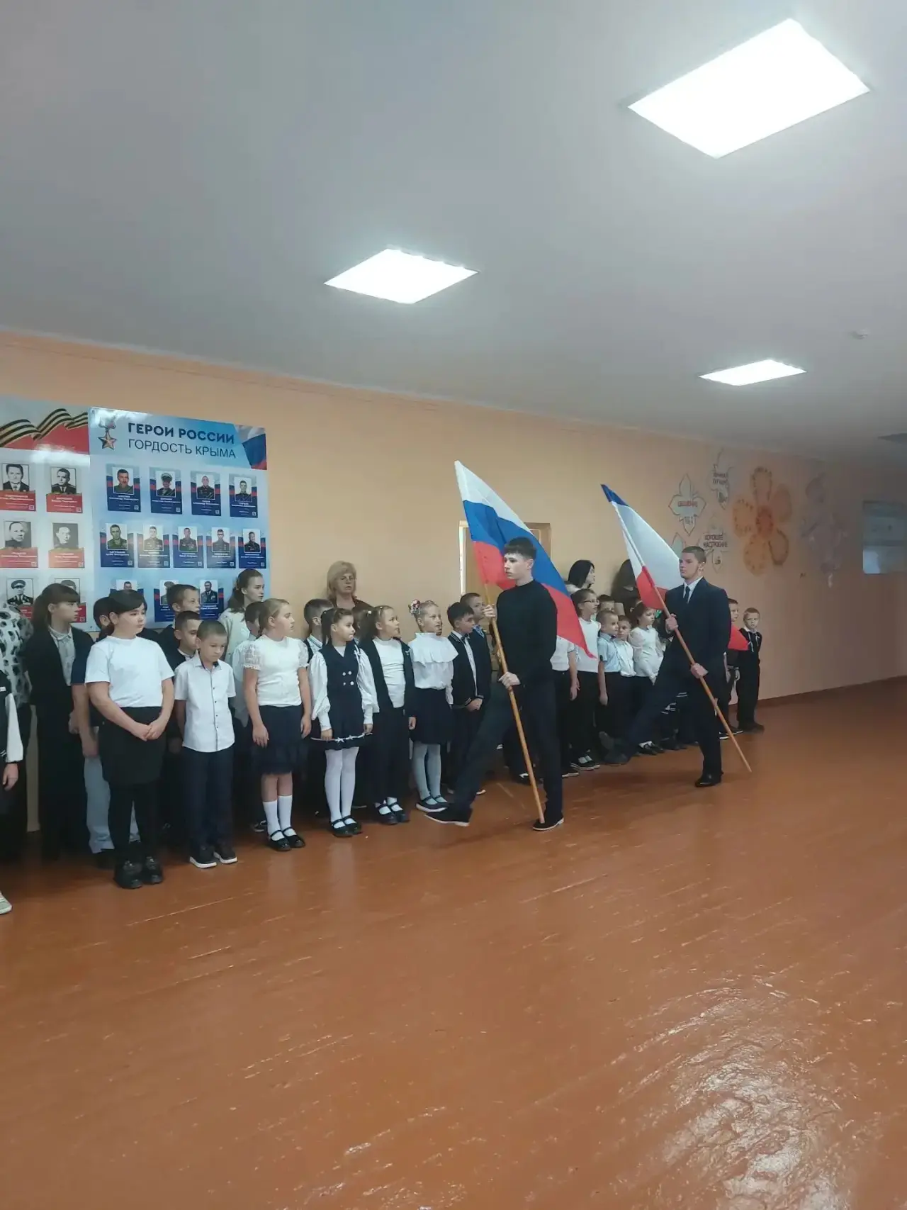 📢Сегодня в нашей школе прошла еженедельная линейка. По сложившейся традиции она начала...