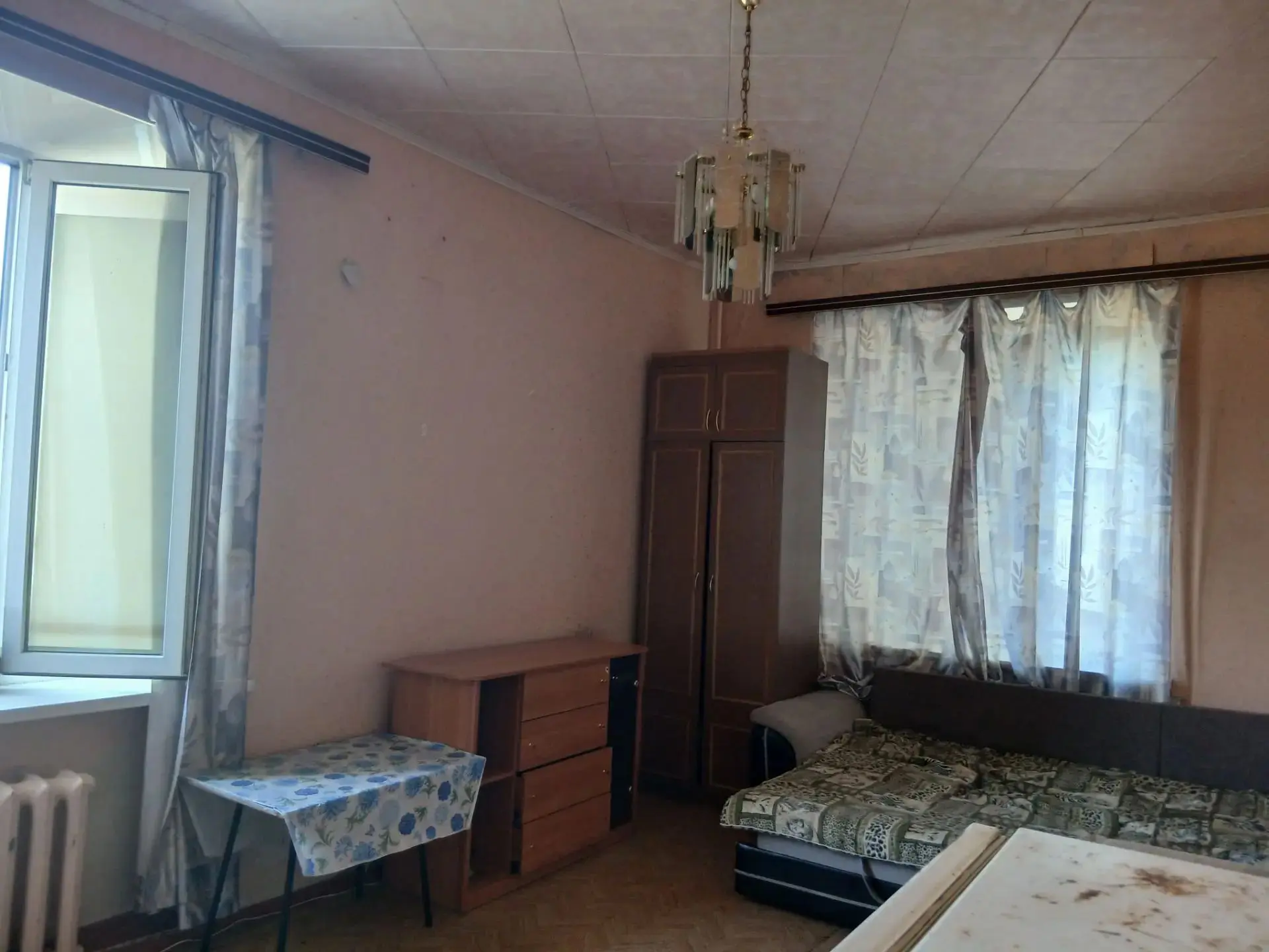 сдается комната 18кв.Волгоград ул.Хользунова 15.кирпичный дом 5й этаж.9000+счетчики.