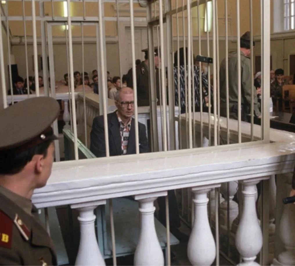 Серийный убийца Андрей Чикатилло на суде, 1992 год