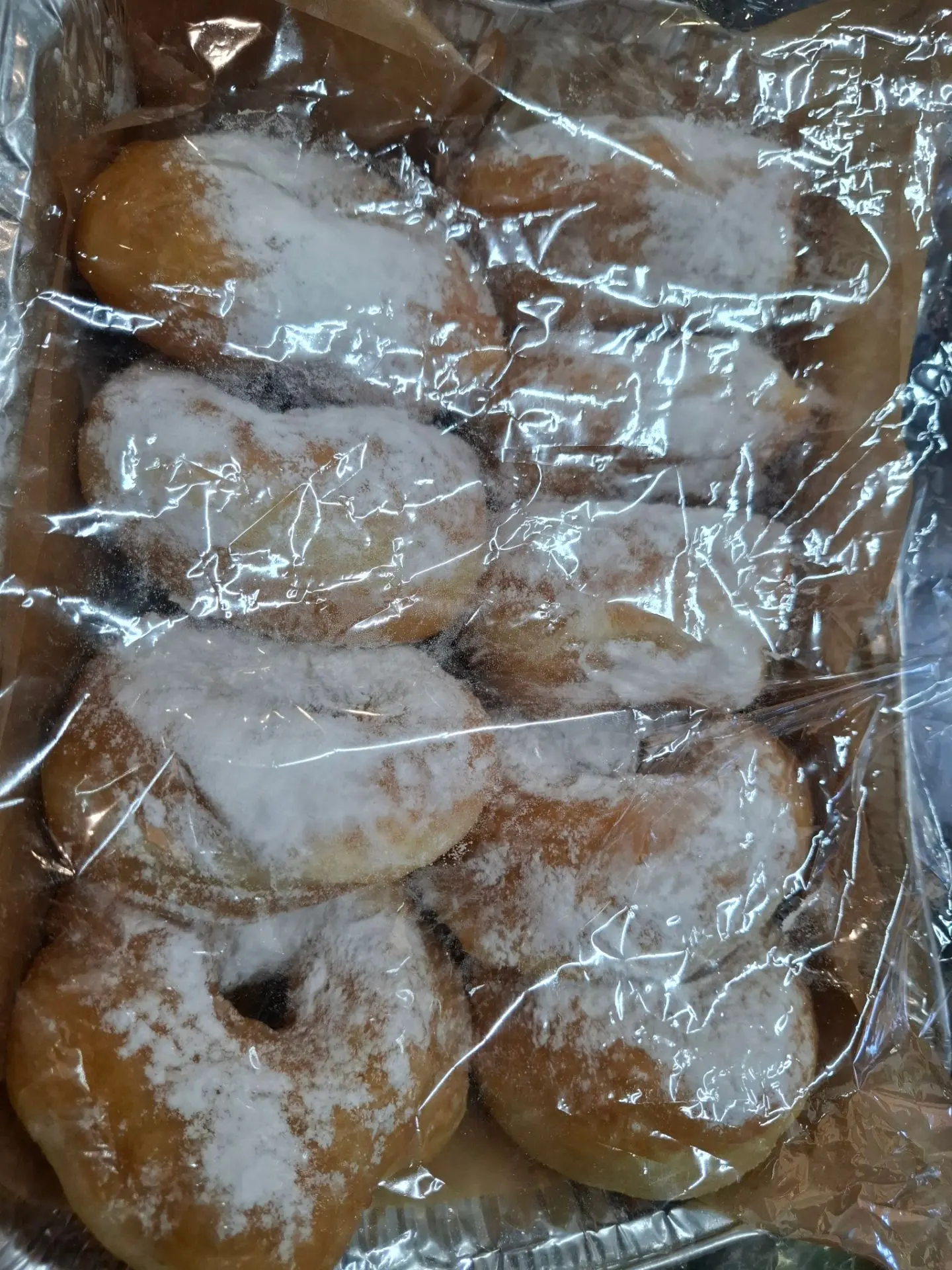 Горячие пончики на Донковцева🍩 +Видео с дочей, что пробует эти пончики😍