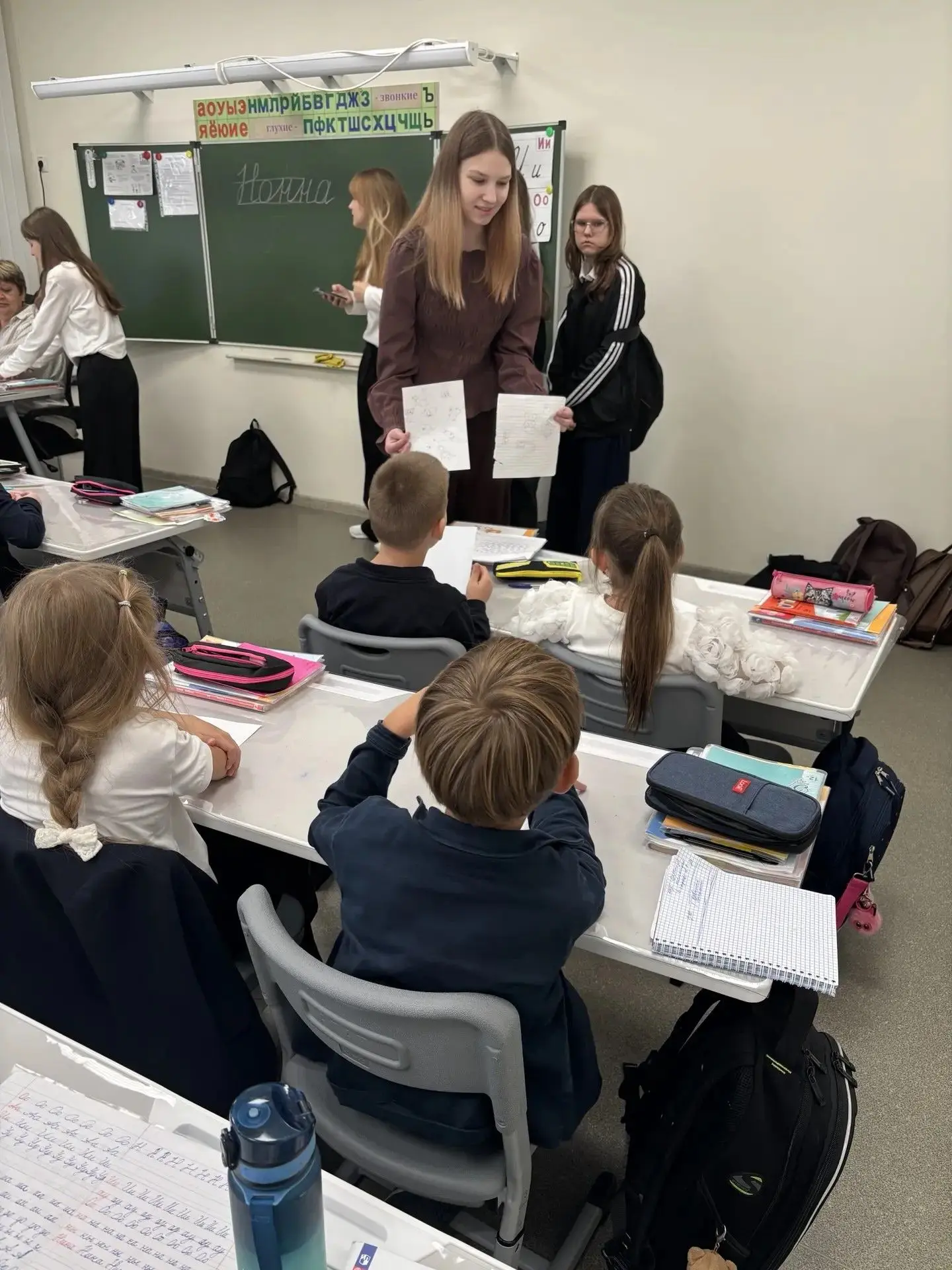 🎨 Как рисование помогает победить стресс? Узнали ученики 1 «А»!