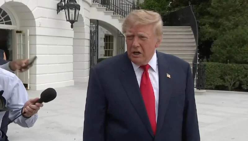 🗣️ В ходе диалога с представителями СМИ Дональд Трамп высказал критическую оценку дейс...
