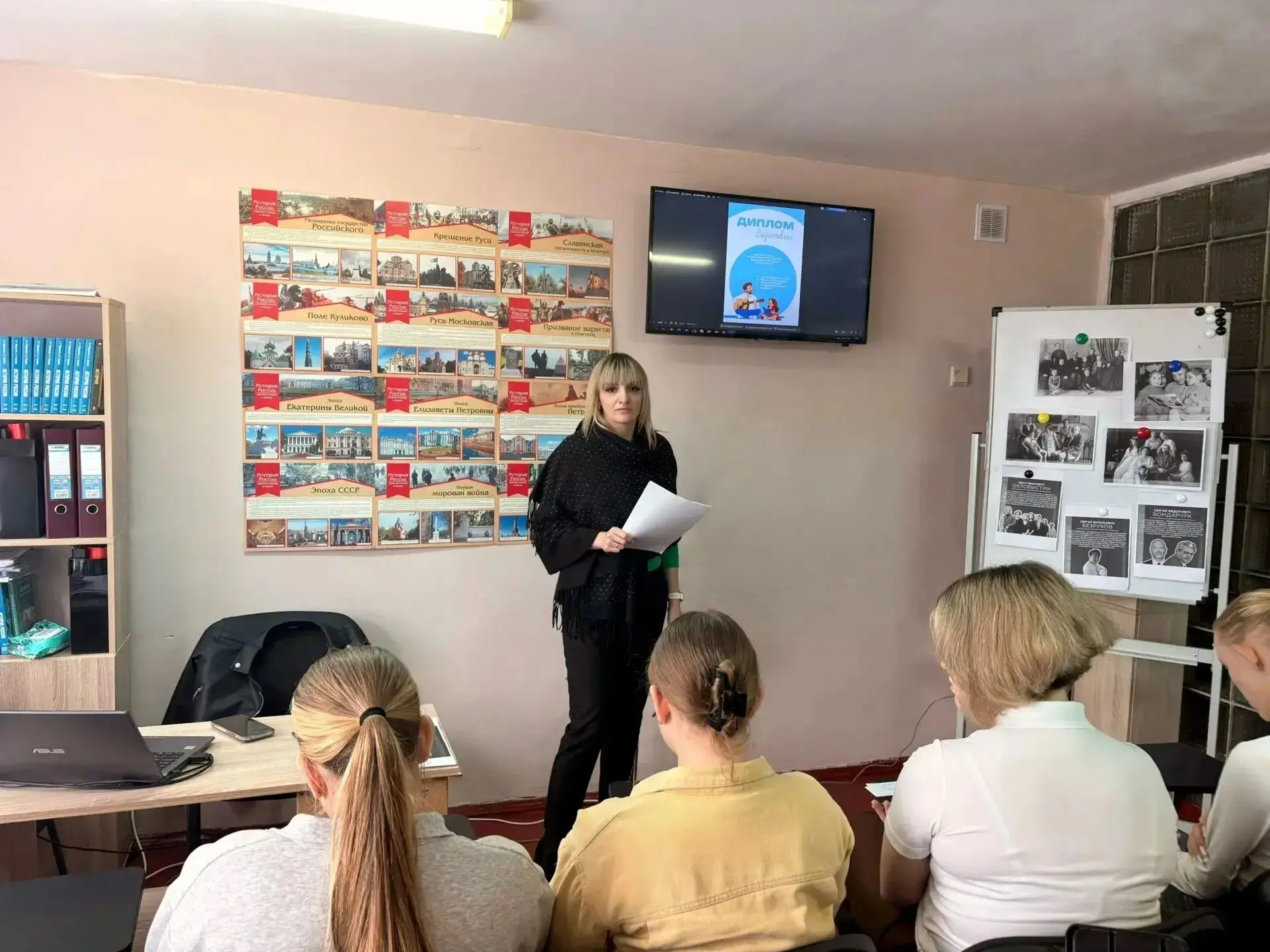 В преддверии Дня отца преподаватель истории Е.В. Бакутина провела для студентов меропри...