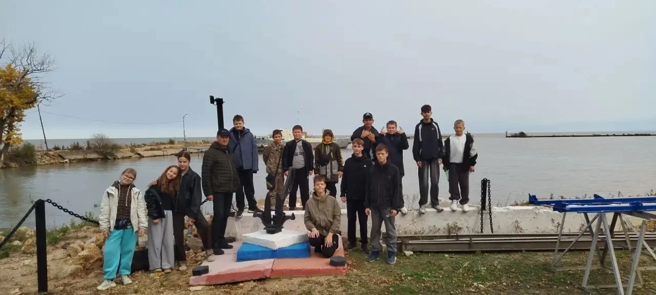 🗺 Педагог МБУ ДО «ЦДО» Сергей Александрович Лесков совместно с пограничниками Службы в...