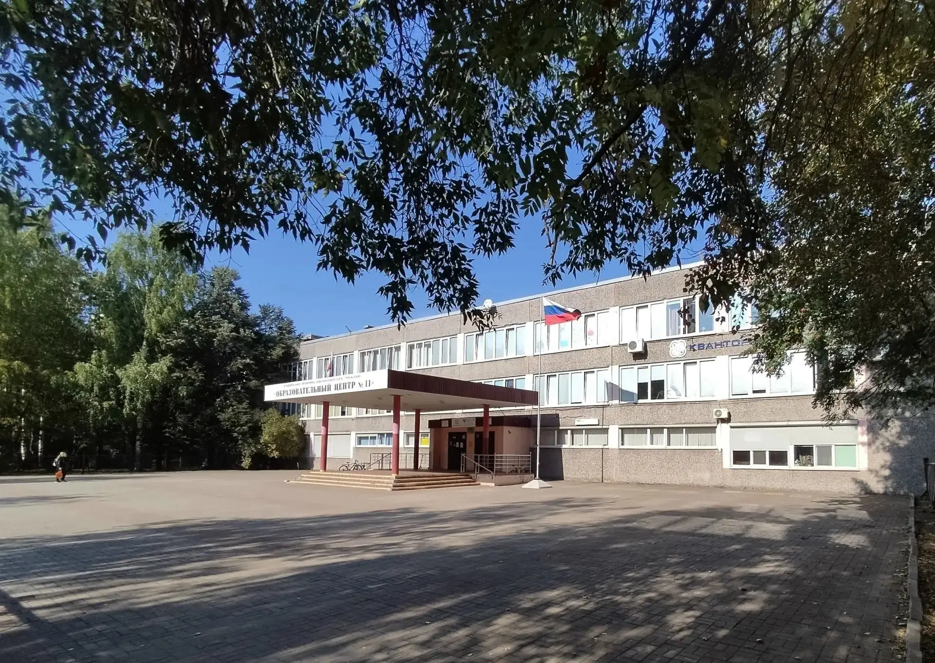 Череповецкая школа заплатит компенсацию за травму ребенка на перемене. Он получил две р...