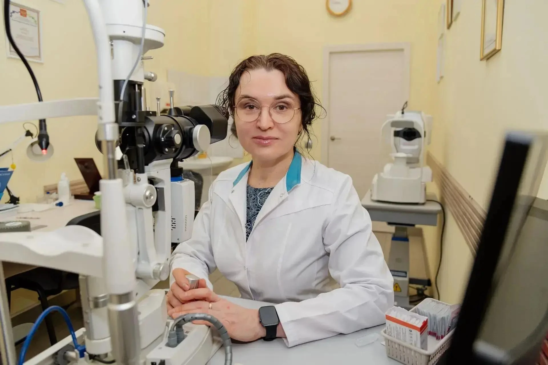 «Морковь не сделает вас орлиноглазым»: офтальмолог — о том, как питание влияет на зрение