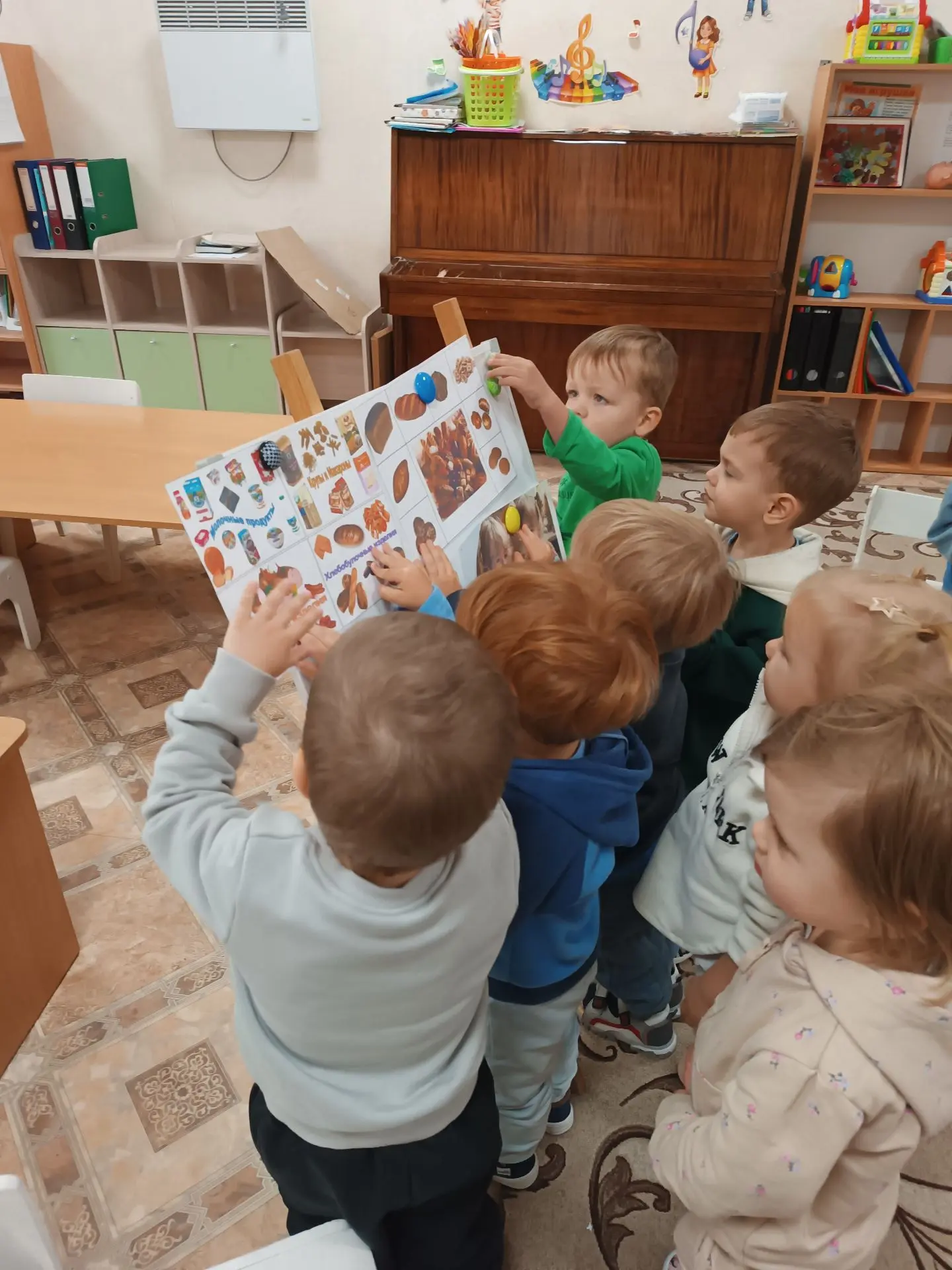 🍞 «Вот он хлебушек душистый»: занятие в ясельной группе «Теремок»! 💛Наши самые юные и...