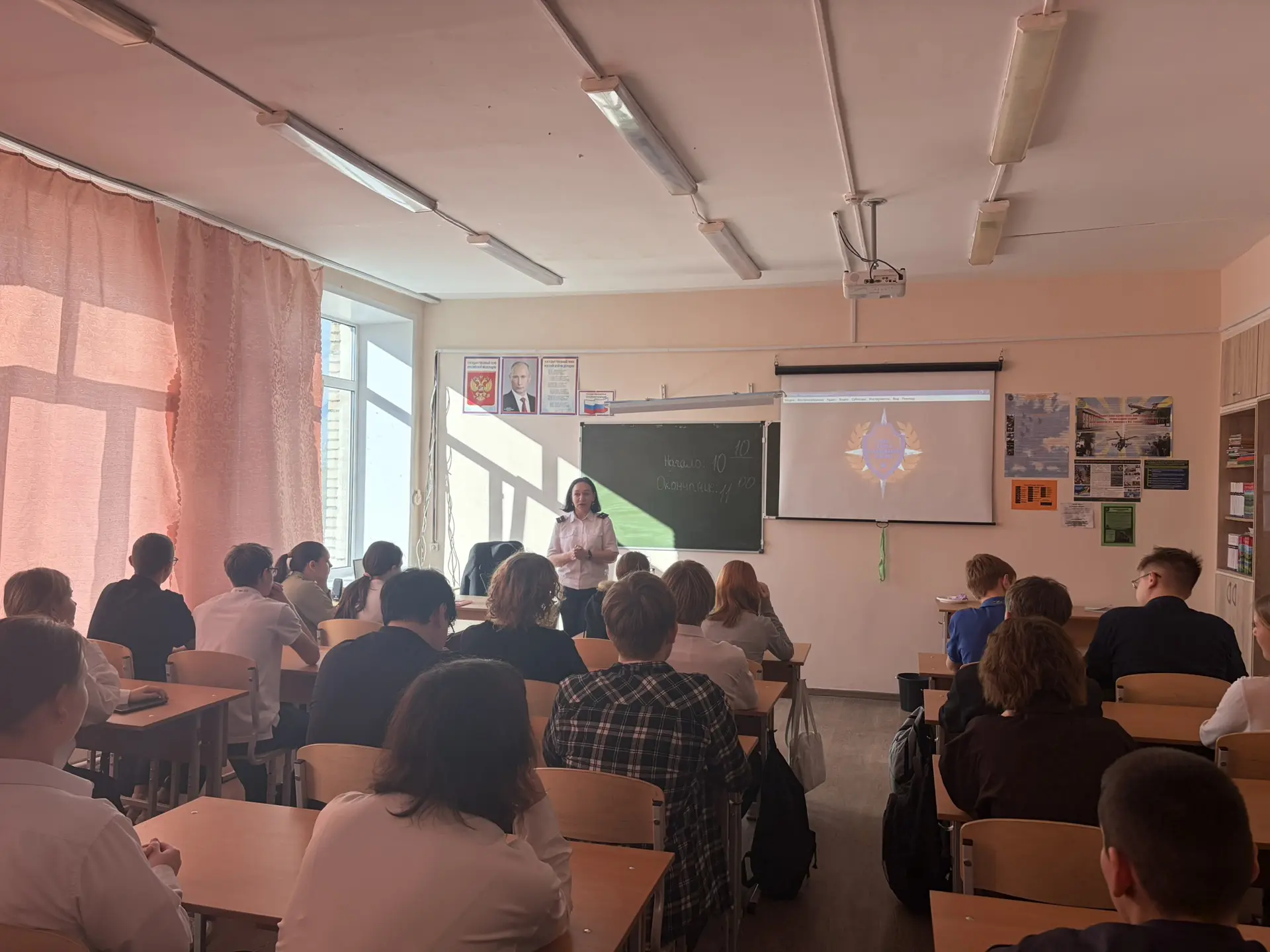 Продолжаем Неделю гражданской обороны в нашей школе. К нам пришла Наталья Дарьина — инс...